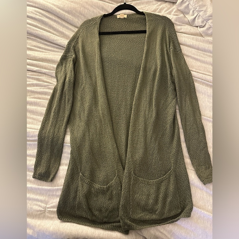 Garage green knit cardigan. Size M-L